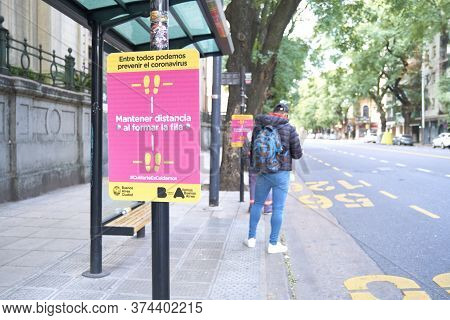 Caba, Buenos Aires / Argentina; June 28, 2020: Bus Stop With Information Signal On The Need To Maint