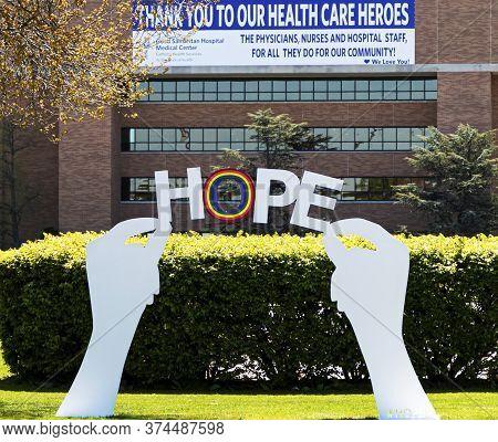 West Islip, New York, Usa - 13 May 2020: Sign With Hands Holdinh Up A Hope Sign With A Rainbow Infro