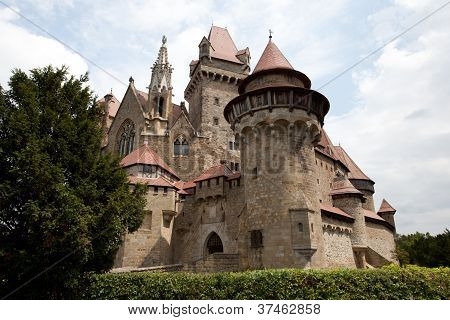 Kreuzenstein Kalesi