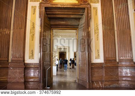 Retro Vintage Classic Antique Art Interior Decor Design For Austrian People And Foreign Travelers Tr