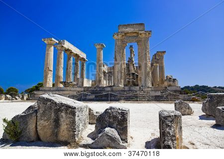 Ruiny chrámu na ostrově Aegina, Řecko