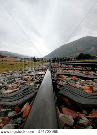 Wooden Sleepers For Railway Tracks