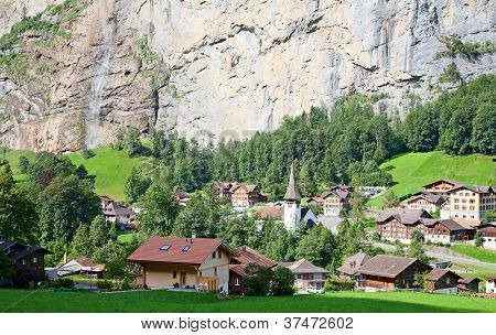 Ünlü Köyü tren için başlangıç noktası Lauterbrunnen İsviçre Alpleri'nde - Jungfrau bölgede turlar