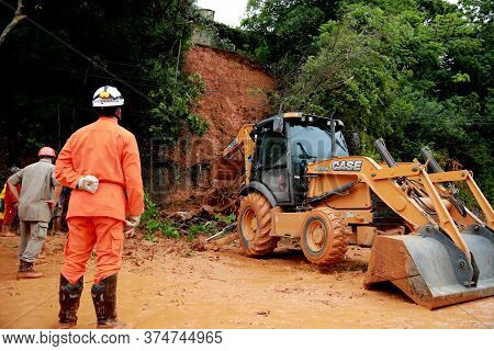 Salvador, Bahia / Brazil - April 9, 2015: Members Of The Fire Department And Volunteer People Are Se