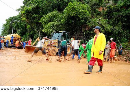 Salvador, Bahia / Brazil - April 9, 2015: Members Of The Fire Department And Volunteer People Are Se