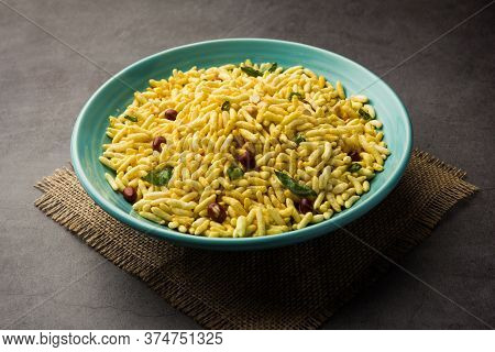 Puffed Rice Chivda Or Maharashtrial Bhadang Chiwda Served In A Plate