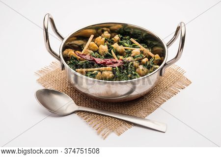 Spinach Chickpea Dry Curry / Palak Chana Sukhi Masala Sabzi