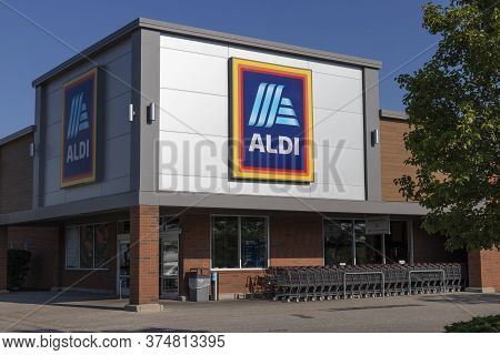 Shelbyville - Circa July 2020: Aldi Discount Supermarket. Aldi Sells A Range Of Grocery Items, Inclu