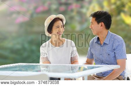 Asian Middle-aged Man Leisure To His Wife