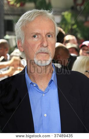 LOS ANGELES - 3 października: James Cameron na ceremonii w Gale Anne Hurd jest uhonorowany gwiazdą na Hol