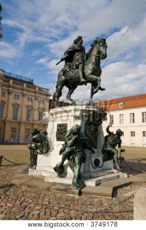 Charlottenburg Sarayı