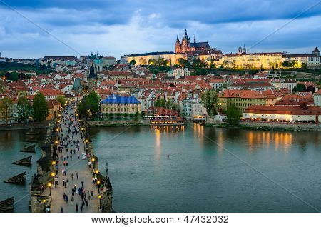 Praagse burcht, de Karelsbrug en de Vltava, Praag, hoofdstad van de Tsjechische Republiek