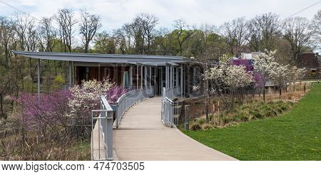 Pittsburgh, Pennsylvania, Usa April 14, 2023 The Frick Environmental Center In Frick Park, A City Pa