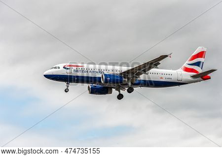 London, England - August 22, 2016: G-euya British Airways Airbus A320 Landing In London Heathrow Int