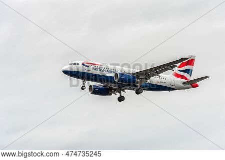 London, England - August 22, 2016: G-eupp British Airways Airbus 319 Landing In London Heathrow Inte