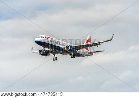 London, England - August 22, 2016: G-euyr British Airways Airbus A320 Landing In London Heathrow Int