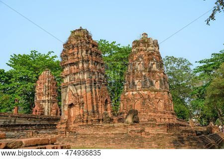 Beautiful View Of The Pagodas And Stupas Of Ayutthaya Ruins, At Wat Ratchaburana And Wat Phra Si San