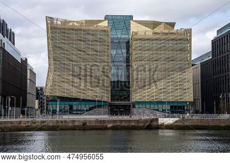Dublin Docklands, Dublin 1 Ireland 29th March 2023. Central Bank Of Ireland Office Over The River Li