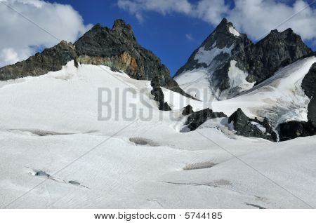 Glaciers et des montagnes de haute