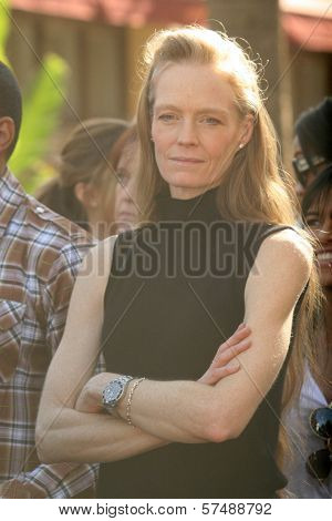 Suzy Amis at the induction ceremony for James Cameron into the Hollywood Walk of Fame, Hollywood Blvd, Hollywood, CA.  12-18-09