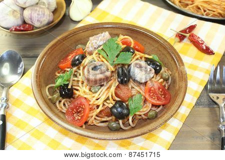 Spaghetti Alla Puttanesca With Olives, Capers And Anchovies