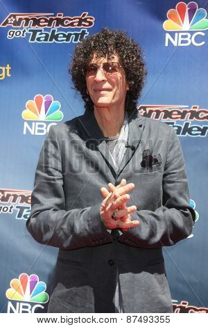 LOS ANGELES - FEB 8:  Howard Stern at the America's Got Talent Photocall at the Dolby Theater on FEB 8, 2015 in Los Angeles, CA