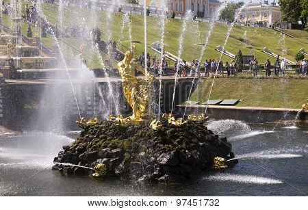Tourists Admire The Fountain
