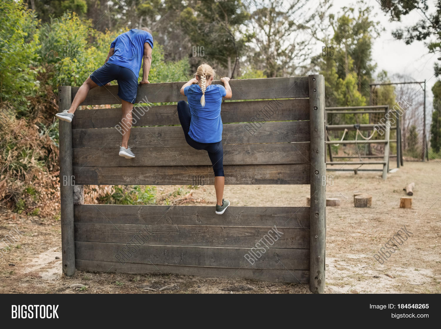 Охраняемый объект. Забор мультяшный. Девушка через забор. Climb over the fence. Get over a fence.