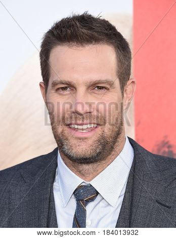 LOS ANGELES - APR 18:  Geoff Stults arrives for the "Unforgettable" Los Angeles Premiere on April 18, 2017 in Hollywood, CA
