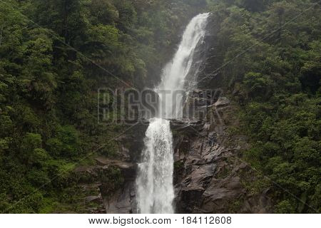 An impressive photograph of the waterfall 