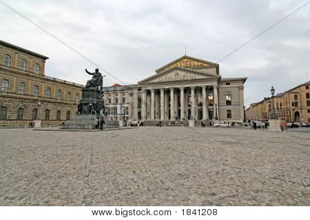 Max-Joseph Platz, Münih