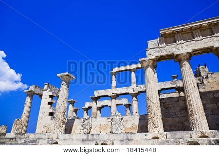 Ruiny chrámu na ostrově Aegina, Řecko