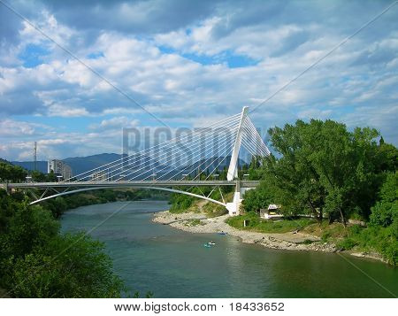 Millenium Bridge Over Morača řeka, Podgorica, Černá Hora