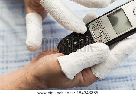 Making calls with casted fingers is impossible concept speech recognition