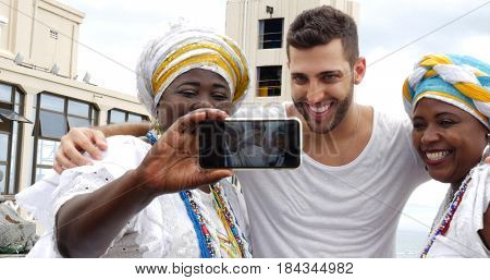 Tourist taking a selfie with tradicional Brazilian Women - Baianas