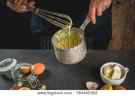 Coocking Hollandaise Sauce