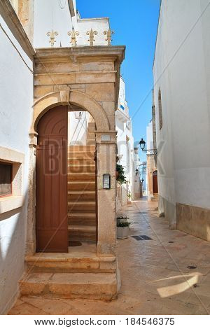 Characteristic alleyway of Locorotondo. Puglia. Southern Italy.