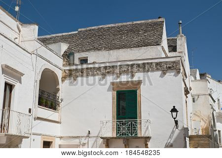 Characteristic alleyway of Locorotondo. Puglia. Southern Italy.
