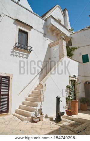 Characteristic alleyway of Locorotondo. Puglia. Southern Italy.