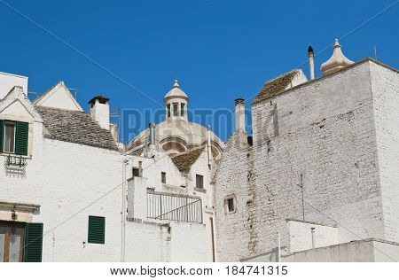 Characteristic alleyway of Locorotondo. Puglia. Southern Italy.