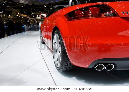 Женева - 4 марта: Новый Audi TT на дисплее на 79-м международном автосалоне на 4 марта, 2009 в ген
