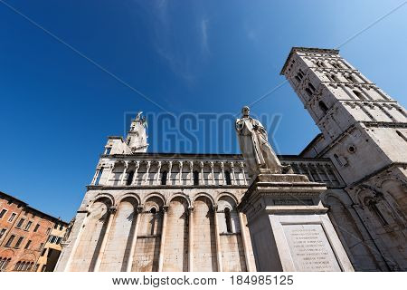 Church of San Michele in Foro and the statue of Francesco Burlamacchi in the ancient town of Lucca Toscana (Tuscany) Italy Europe