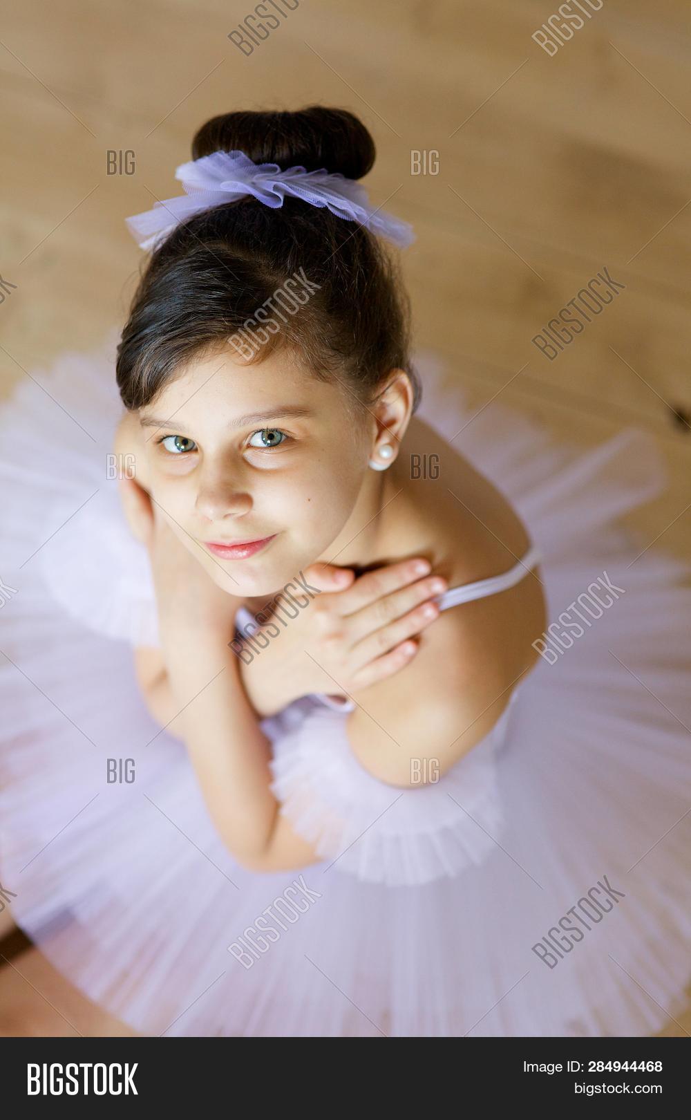 Little Girl Ballerina Image & Photo (Free Trial) Bigstock