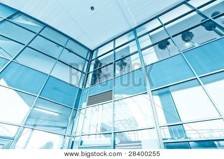 große Glasfläche des zeitgenössischen Winkel der Geschäftsgebäude