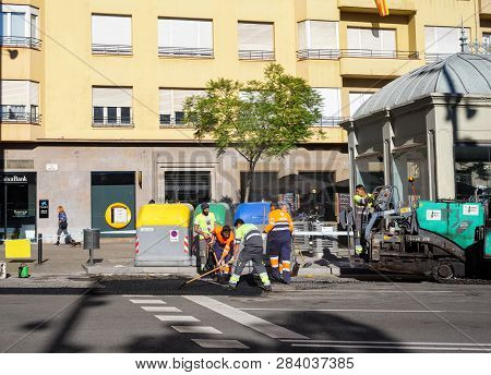 Barcelona, Spain - Nov 12, 2017: Maale Workers Arranging Fresh Asphalt On Placa De Molina In Sarria-