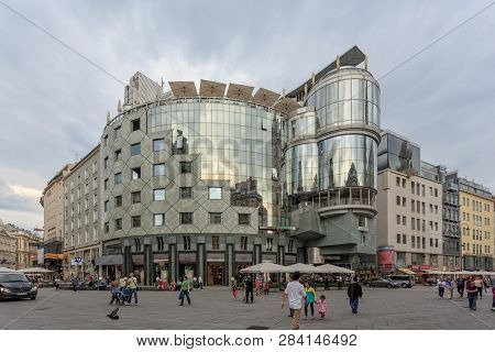 Vienna, Austria - June 27, 2015: Donnerbrunnen Is A Baroque Fountain In Central Vienna Of The Neuer 