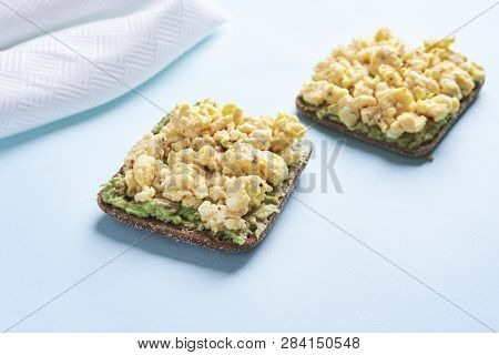 Sandwich With Scrumble Egg And  An Avocado