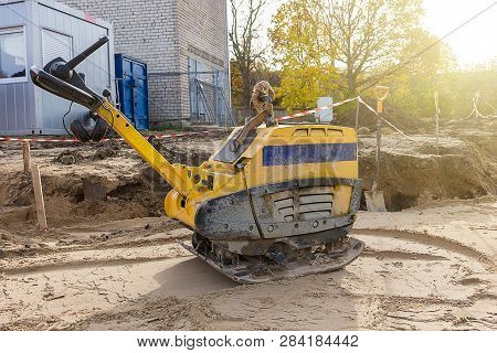 Vibratory Plate Compactors Are Engine-powered, Walk-behind Machine