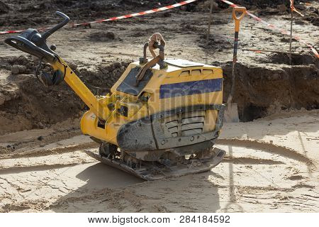 Vibratory Plate Compactors Are Engine-powered, Walk-behind Machine