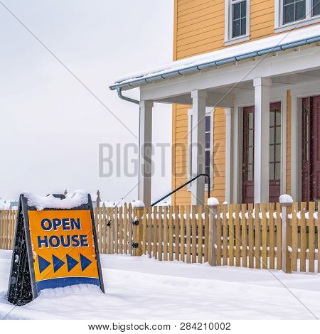Open House Sign Pointing To Home For Sale In Utah